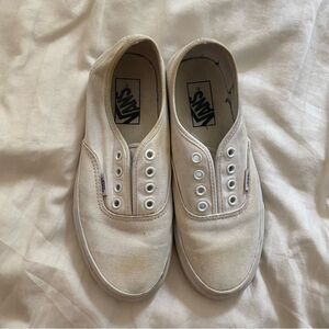 🍄 White Lace Up Vans